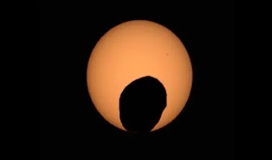 Марсохід НАСА зняв сонячне затемнення з Фобосом