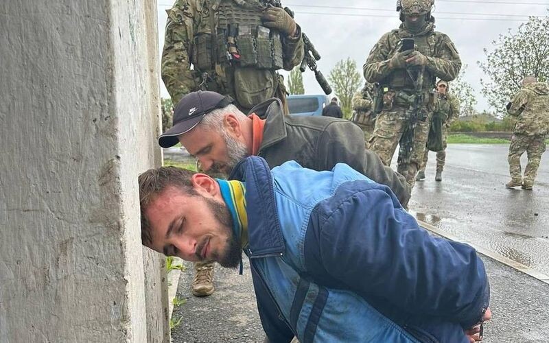 Нападники на поліцейських планували втекти з України