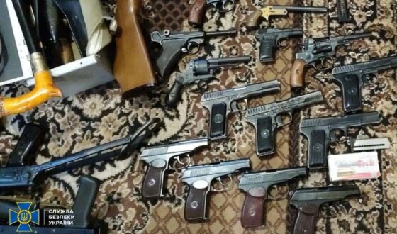 СБУ затримала банду, яка продавала криміналітету трофейну зброю