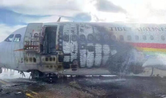 Літак із пасажирами спалахнув у Китаї, понад 40 постраждалих
