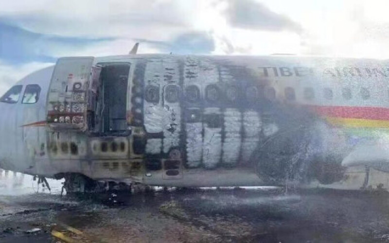 Літак із пасажирами спалахнув у Китаї, понад 40 постраждалих