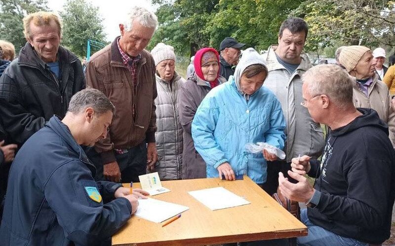 Після деокупації Харківщини пенсіонери отримують пенсії в пересувних відділеннях &#8220;Укрпошти&#8221;