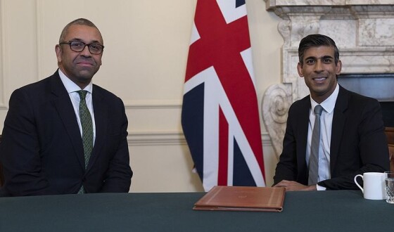 Міністр закордонних справ Великої Британії відмовився від посади міністра оборони