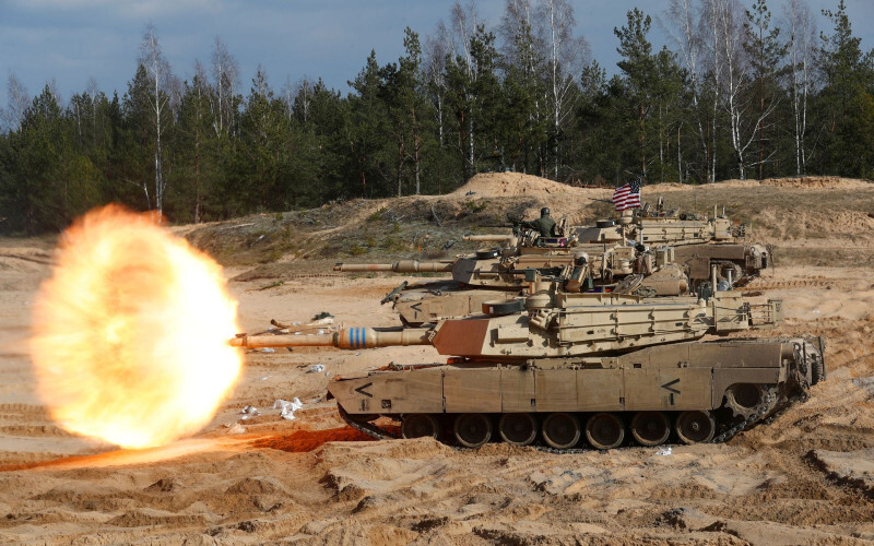 В Україну доставили першу партію танків Abrams