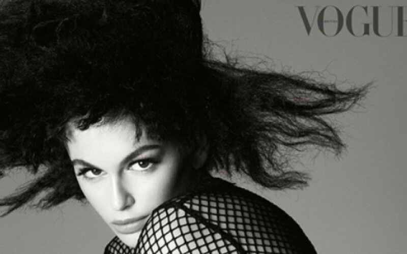 Дочка Сінді Кроуфорд знялася в напівпрозорому топі для Vogue