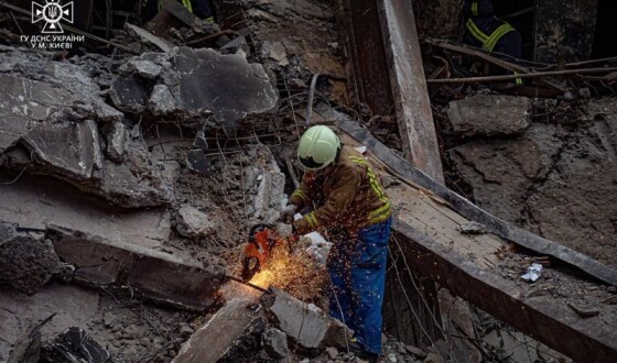 У Києві витягли з завалів ще одного загиблого внаслідок ракетної атаки 29 грудня