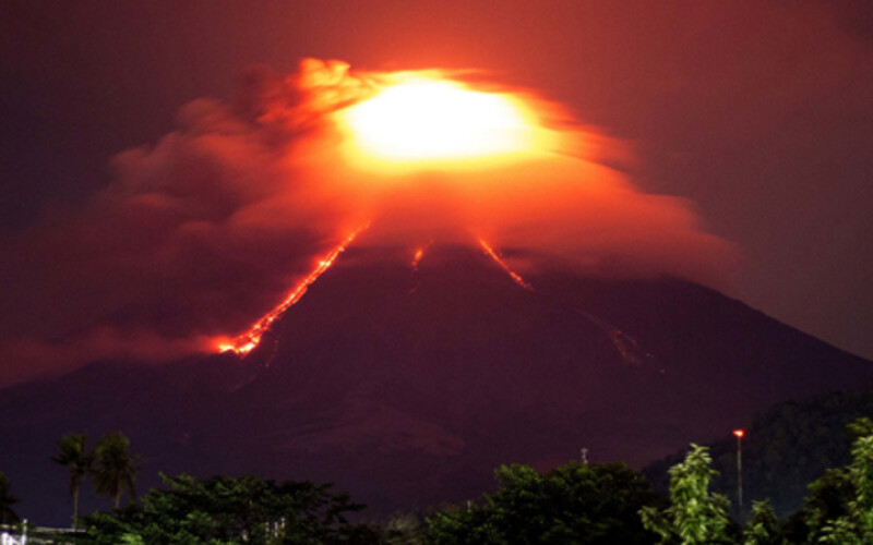 Из-за угрозы извержения вулкана эвакуировали более 60 тысяч филиппинцев