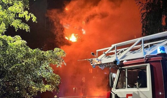 У Курську ударний дрон влучив у багатоповерхівку: є загиблі