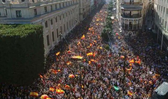 В Іспанії сотні тисяч людей вийшли на протест проти прем&#8217;єр-міністра Санчеса