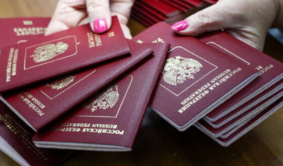У рф вилучають паспорти чиновників і керівників компаній