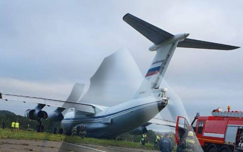 У рф військовий літак Іл-76 здійснив аварійну посадку в красноярському аеропорту