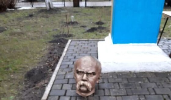 На Прикарпатті вандали спаплюжили пам’ятник Тарасу Шевченку
