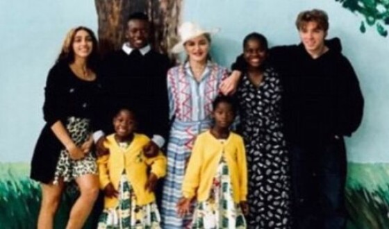 Мадонна поделилась редким семейным фото