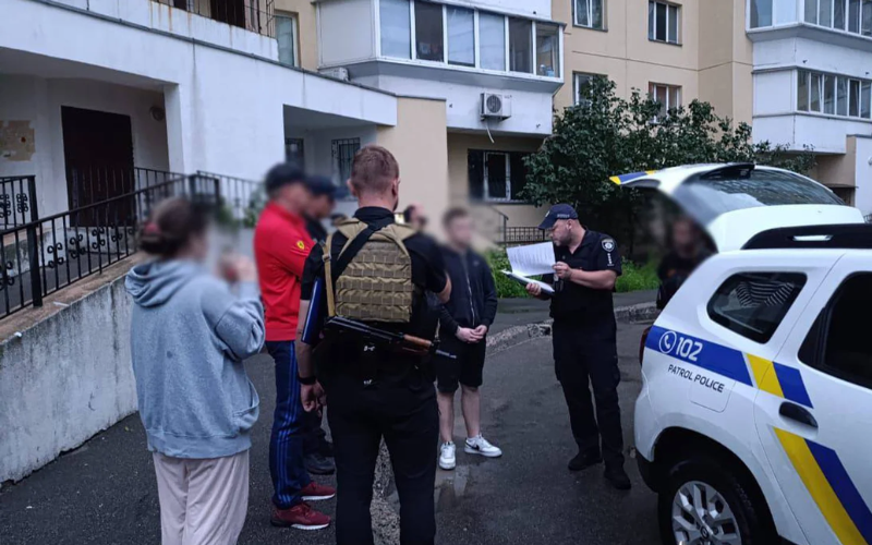 У Києві 19-річний водій вистрілив у перехожого через зауваження щодо паркування