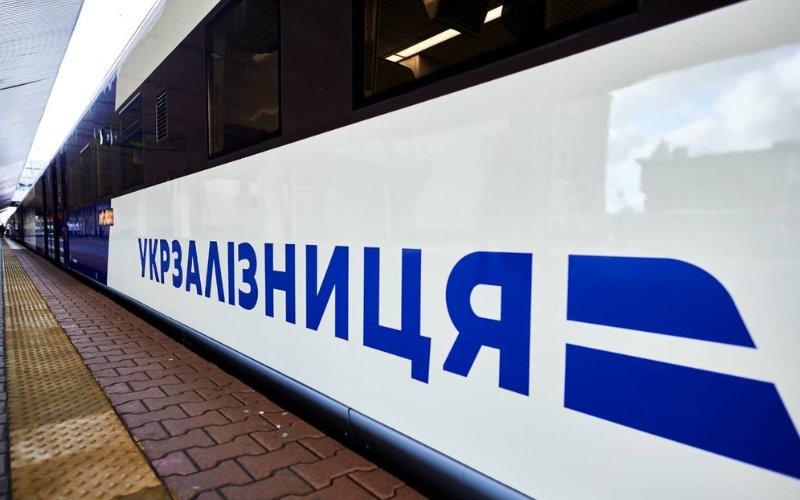 «Укрзалізниця» скоротить чверть адмінперсоналу через збитки