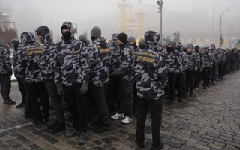 Акция в Киеве: граждане требовали введения военного положения