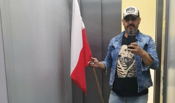 У Польщі затримали стримера, який зривав українські прапори
