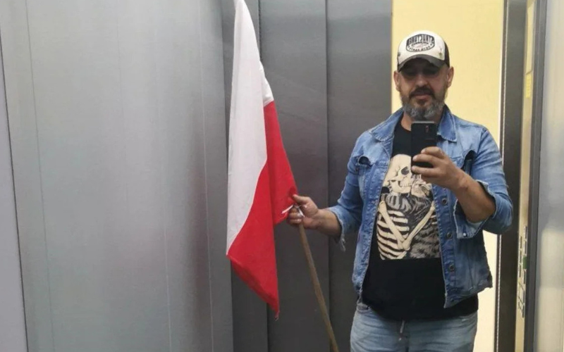 У Польщі затримали стримера, який зривав українські прапори