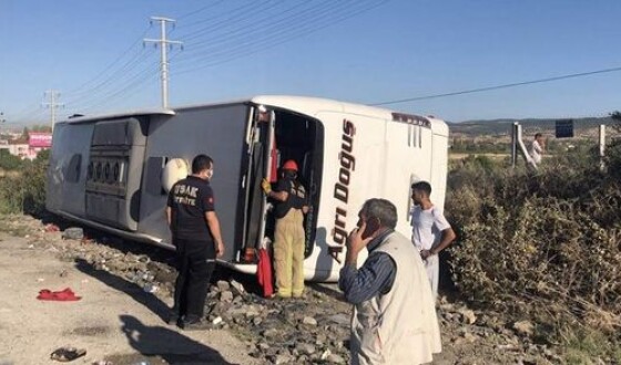 У Туреччині перекинувся автобус: 33 особи в шпиталі