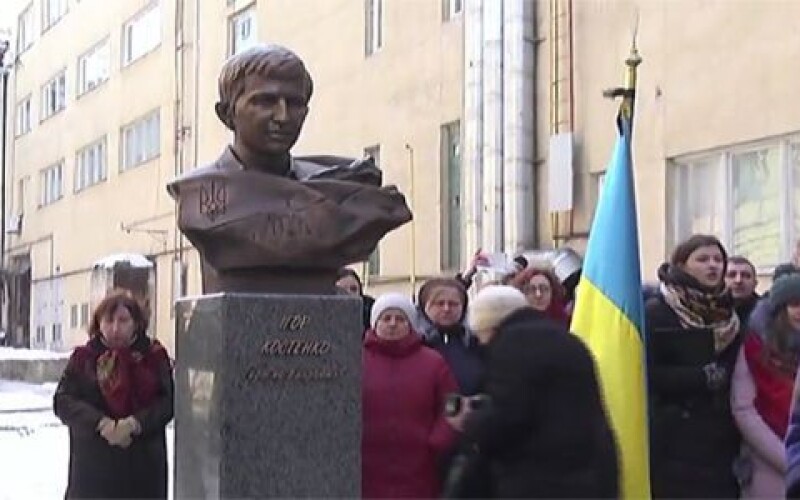 Во Львове открыли памятник Герою Небесной сотни