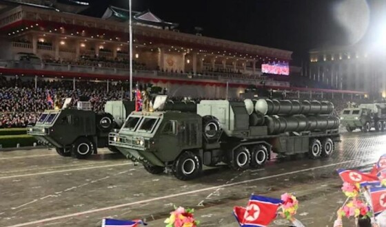 Кім Чен Ин показав ракету, здатну досягти США