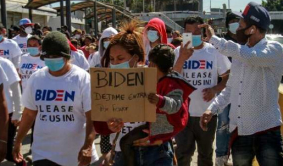 Байден планує прискорено депортувати мігрантів