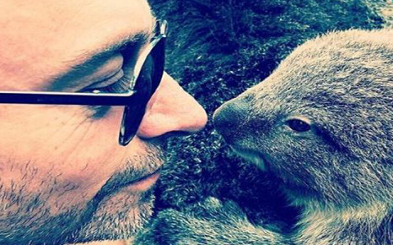 Актер Хью Джекман удивил пользователей снимком с коалой