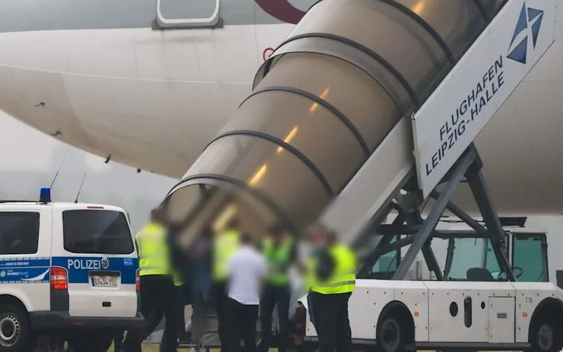 Німеччина планує переговори з талібами щодо депортації афганців