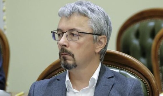 У &#8220;Слузі народу&#8221; повідомили, що міністр культури Олександр Ткаченко передумав йти у відставку
