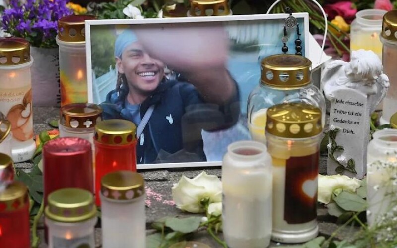 У Німеччині поліцейського звинувачують у вбивстві темношкірого чоловіка