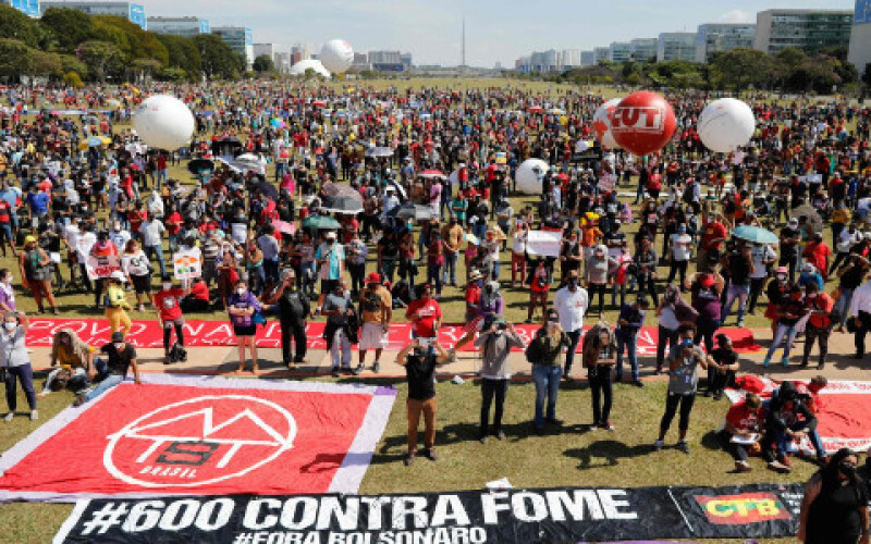 Бразильці вийшли на акції протесту через 500 000 померлих від COVID-19