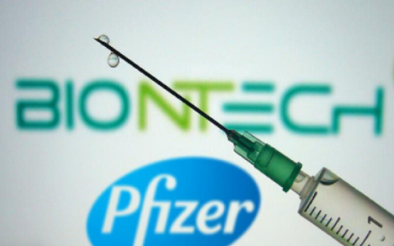 У Pfizer анонсували випуск вакцини проти «Омікрону»