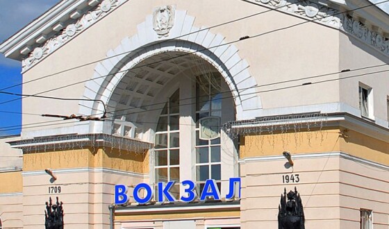 Росіяни пошкодили залізничний вокзал у Полтаві під час нічної атаки