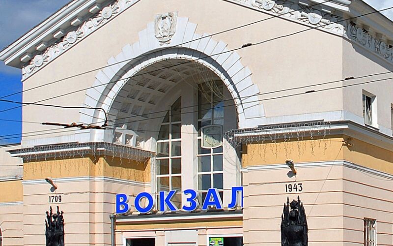 Росіяни пошкодили залізничний вокзал у Полтаві під час нічної атаки