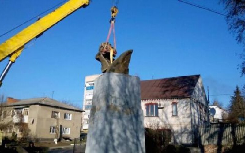 В Одесской области снесли еще один памятник