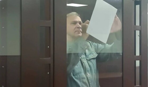 У Петербурзі суд засудив шкільного охоронця до 5 років позбавлення волі за репост про Бучу