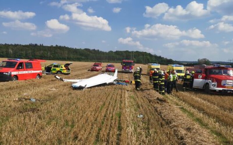 У Чехії двоє людей загинули внаслідок падіння літака