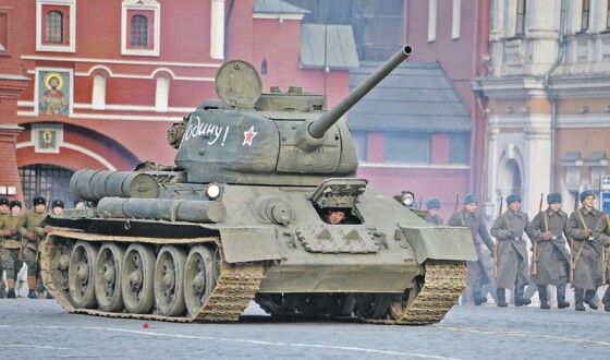 Єдиним танком, який з&#8217;явився на головній площі РФ, був старий Т-34-85