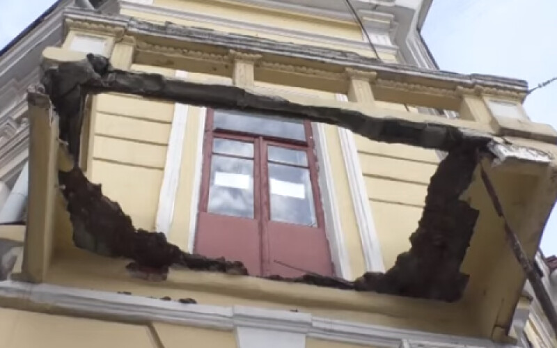 В Харькове обвалился балкон исторической достопримечательности города