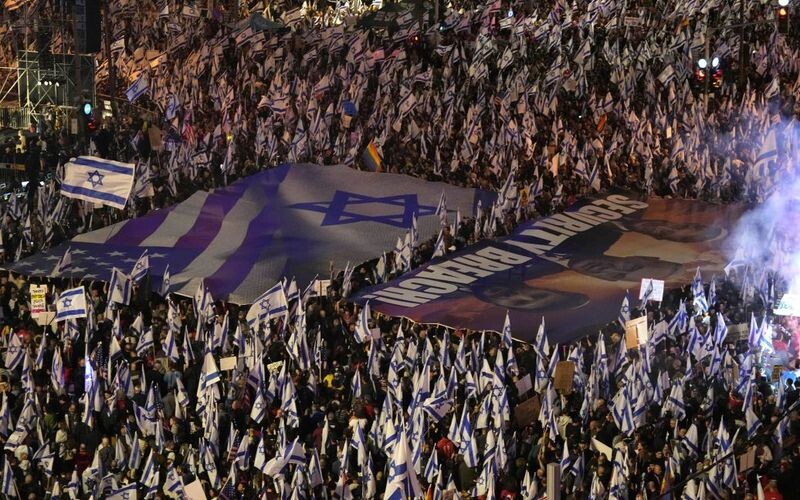 В Ізраїлі десятки тисяч людей вийшли на вулиці на знак протесту проти судової реформи