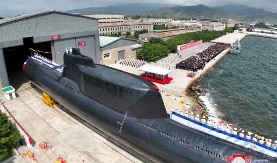 Північна Корея представила перший тактичний підводний човен з ядерним озброєнням