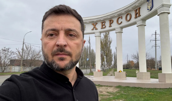 Зеленський відвідав Херсон у річницю звільнення та доручив посилити оборону міста