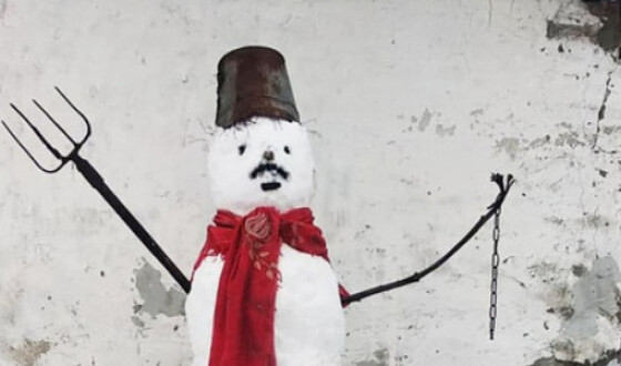 Білоруса звинуватили в несанкціонованому пікеті через сніговика з вусами. Фото