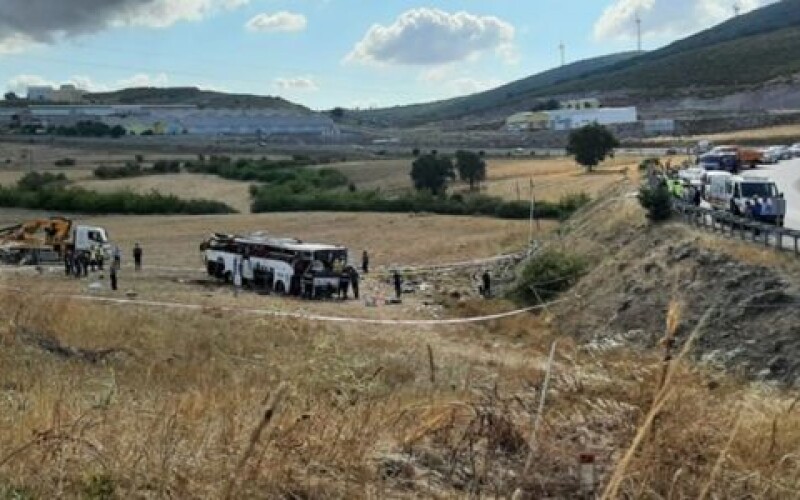 У Туреччині пасажирський автобус потрапив в аварію: 14 людей загинули