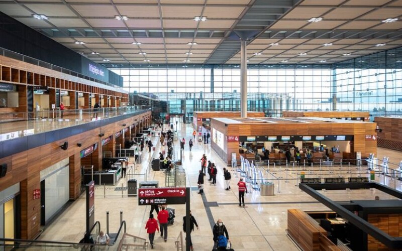 Аеропорт Берліна атакував невідомий дрон