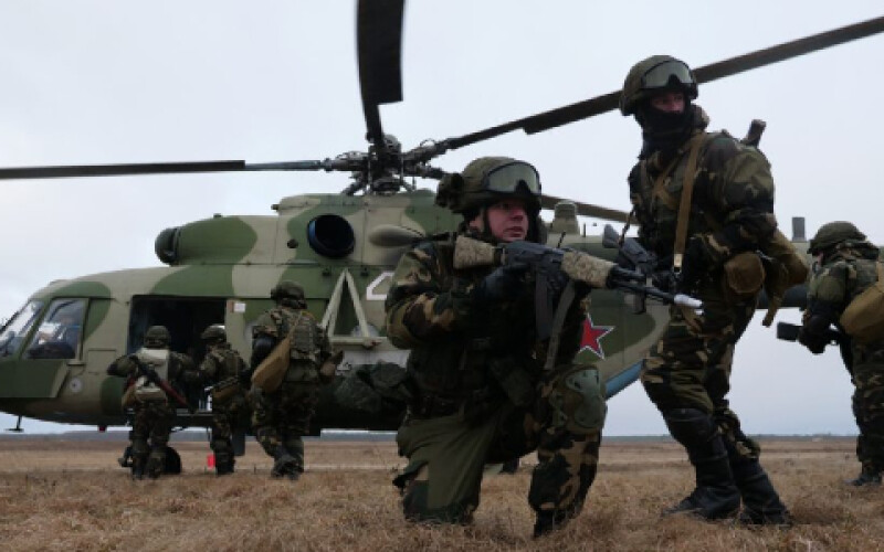 Білорусь збирає військових біля кордону з Росією