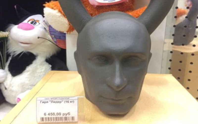 В России в продаже заметили 16-килограммового Путина. Фотофакт