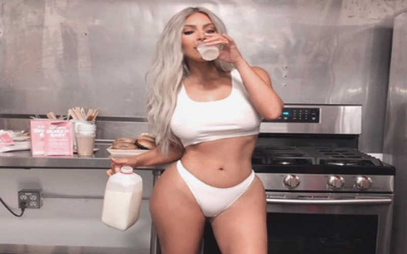 Диетологи раскритиковали молочную диету Ким Кардашьян