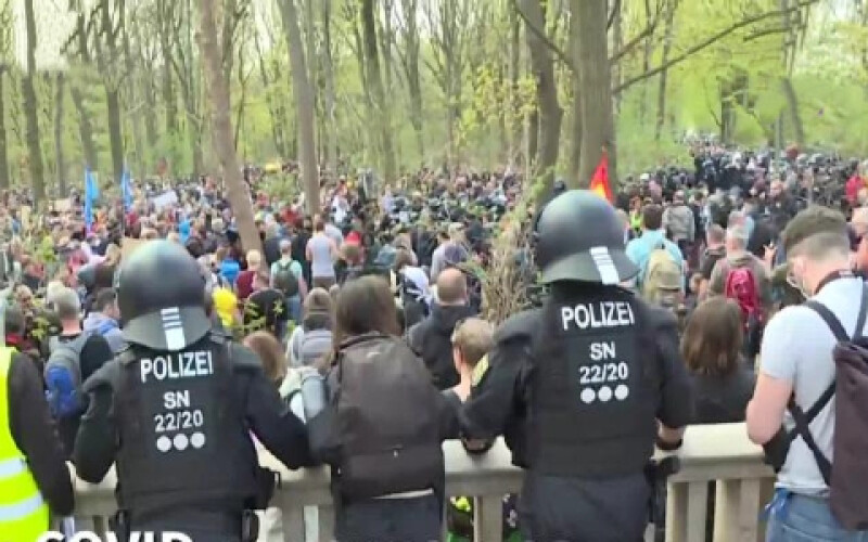 На акції противників боротьби з пандемією в Німеччині постраждали 29 поліцейських