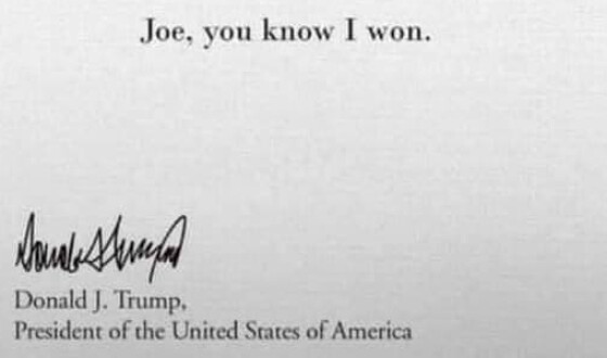 Стало відомо, що написав у записці Трамп для Байдена, яку залишив в Овальному кабінеті